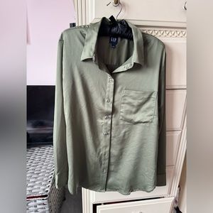 Gap silk look blouse, can be worn open with camisole. Sz large
